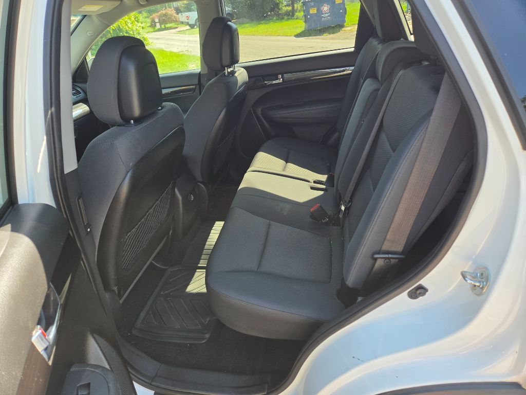 2012 Kia Sorento LX - Photo 12