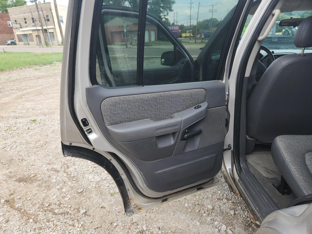 2003 Ford Explorer XLS - Photo 14
