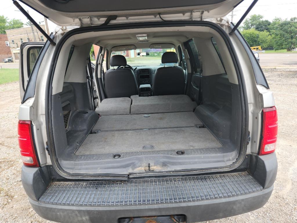 2003 Ford Explorer XLS - Photo 10