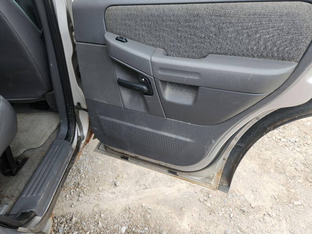 2003 Ford Explorer XLS - Photo 13