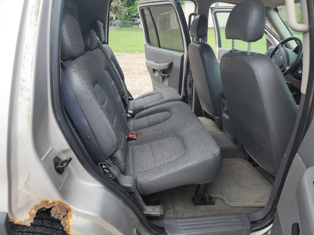 2003 Ford Explorer XLS - Photo 11