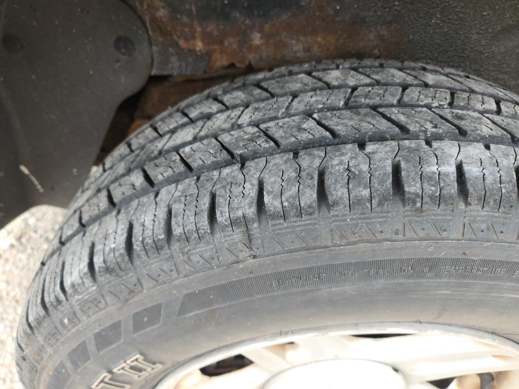 2003 Ford Explorer XLS - Photo 18