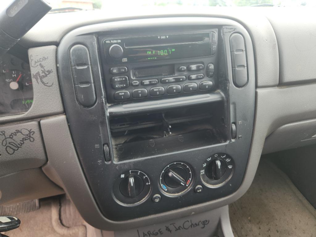 2003 Ford Explorer XLS - Photo 20