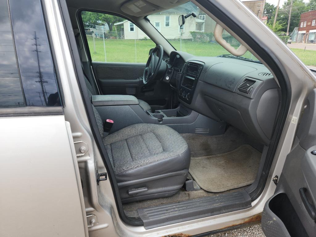 2003 Ford Explorer XLS - Photo 7